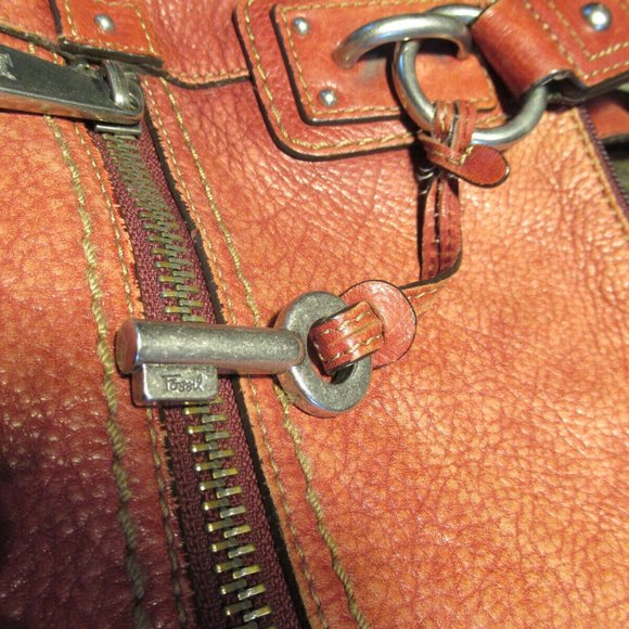 Medium Red Leather Fossil bag. - Picture 2 of 12